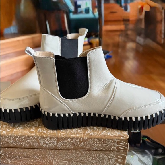 Ilse Jacobsen White Patent Chelsea Boots - Picture 4 of 7